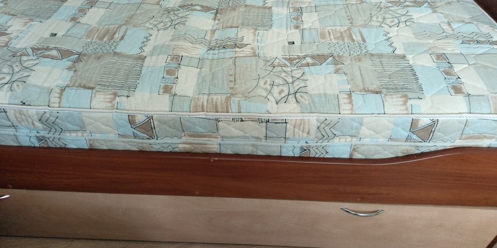 Ліжко з матрацом