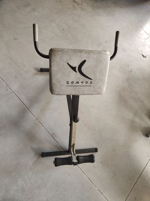 Equipamento de ginásio para fazer flexões