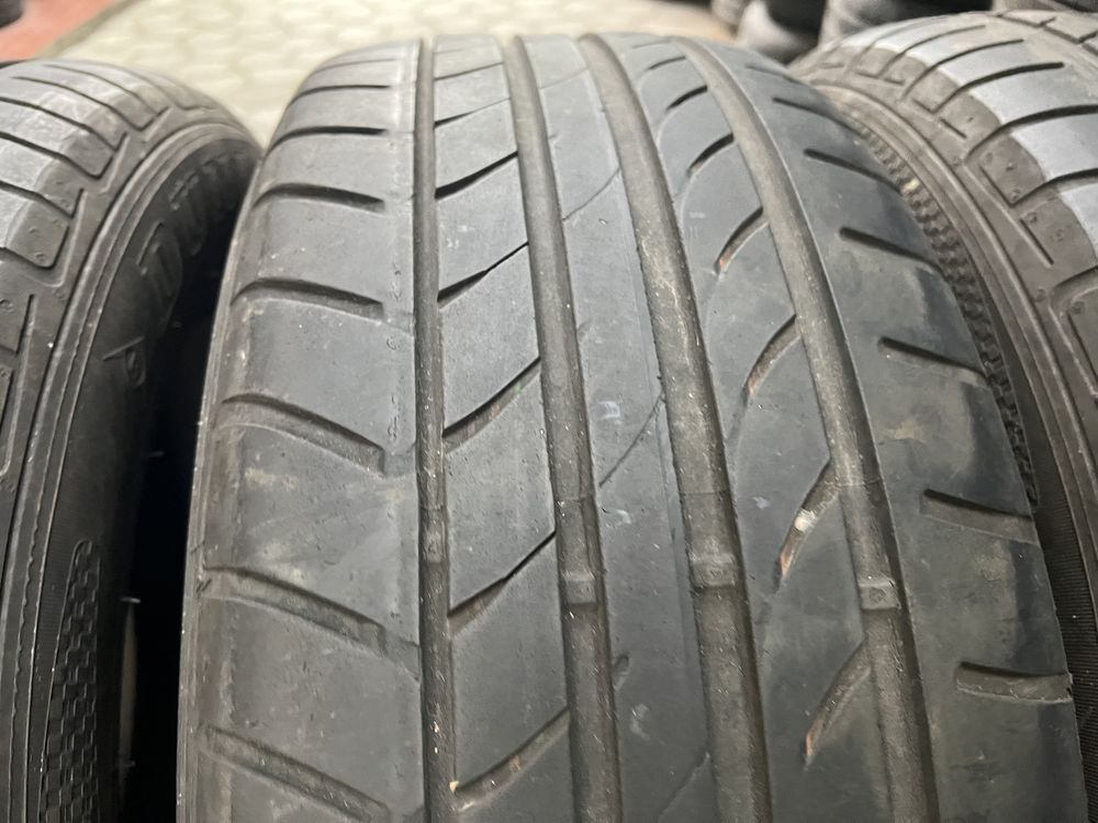 Резина комплект літо 225/60 R 17 Dunlop