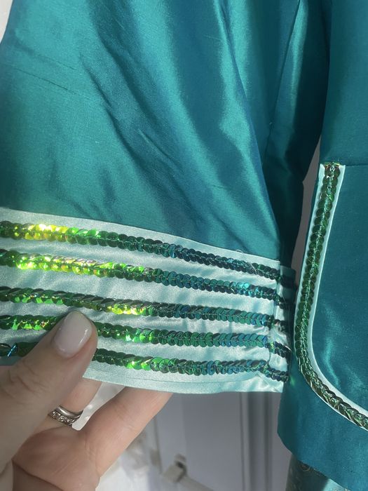Fato, saia e casaco em seda, novo, verde