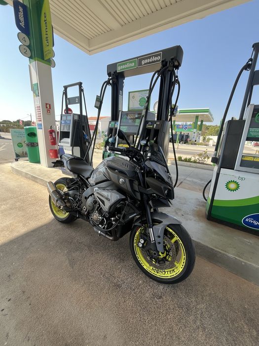 Yamaha mt-10 night fluo