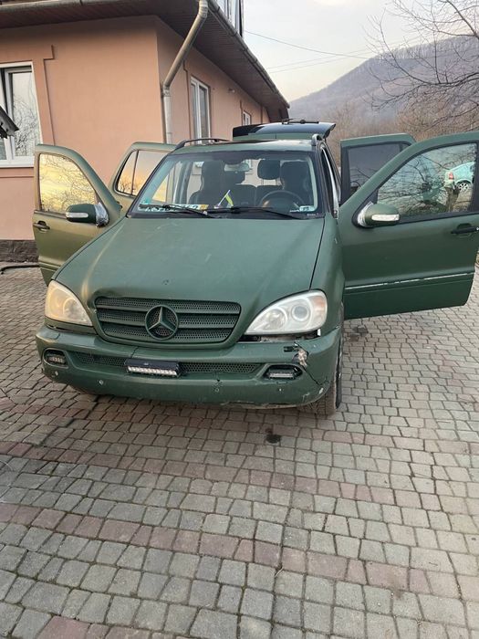 Продаєть автомобіль