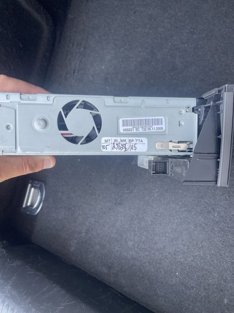 Блок мультимедіа MMI 3G High від Audi A4 B8