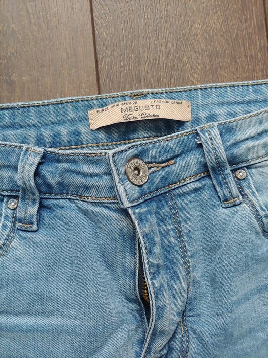 Jeansy z dziurami Megusto M