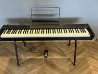 Pianino Korg D1, pedał sustain Korg DS1 H, statyw Korg SV1 STBK