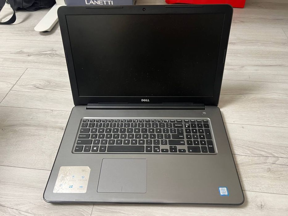 Великий ноутбук Dell Inspiron 5767 — 17” i5 8gb 1tb