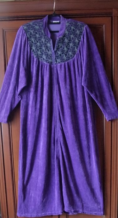 Халаты велюровые сиреневый р.58-60 и фиолетовый р.54-56