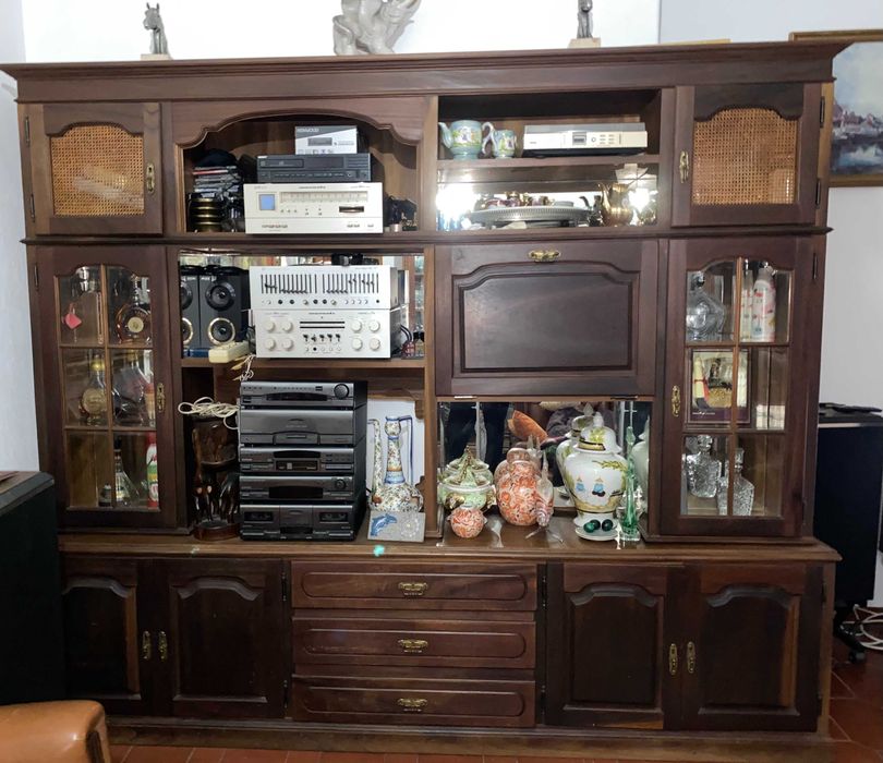 Bela Estante/Móvel/Antiguidade/Vitrine/Louceiro/Garrafeiro. Castanho