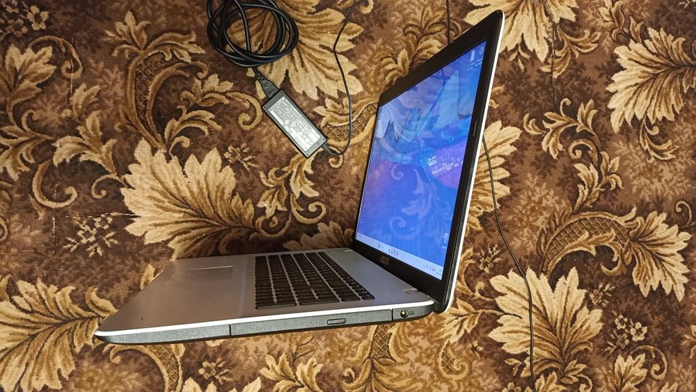 Asus R752M 17.3", intel 4 ядра, DDR3 8 Gb, ssd 256 Gb