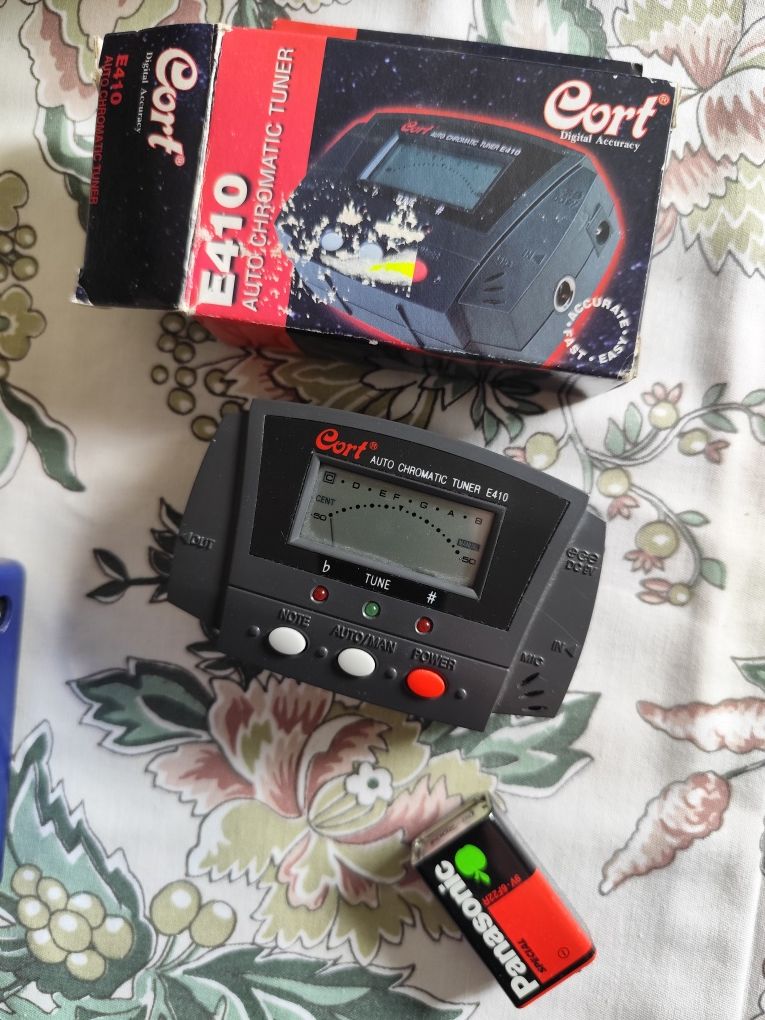 Tuner do gitary Cort E410