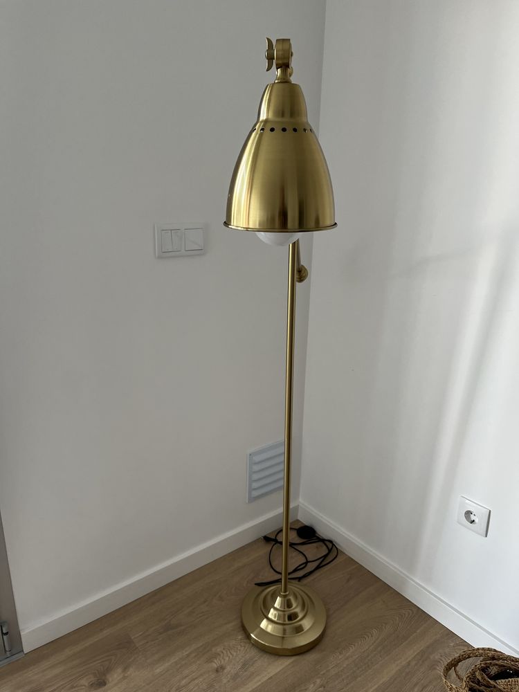 Cadeeiro de pé dourado