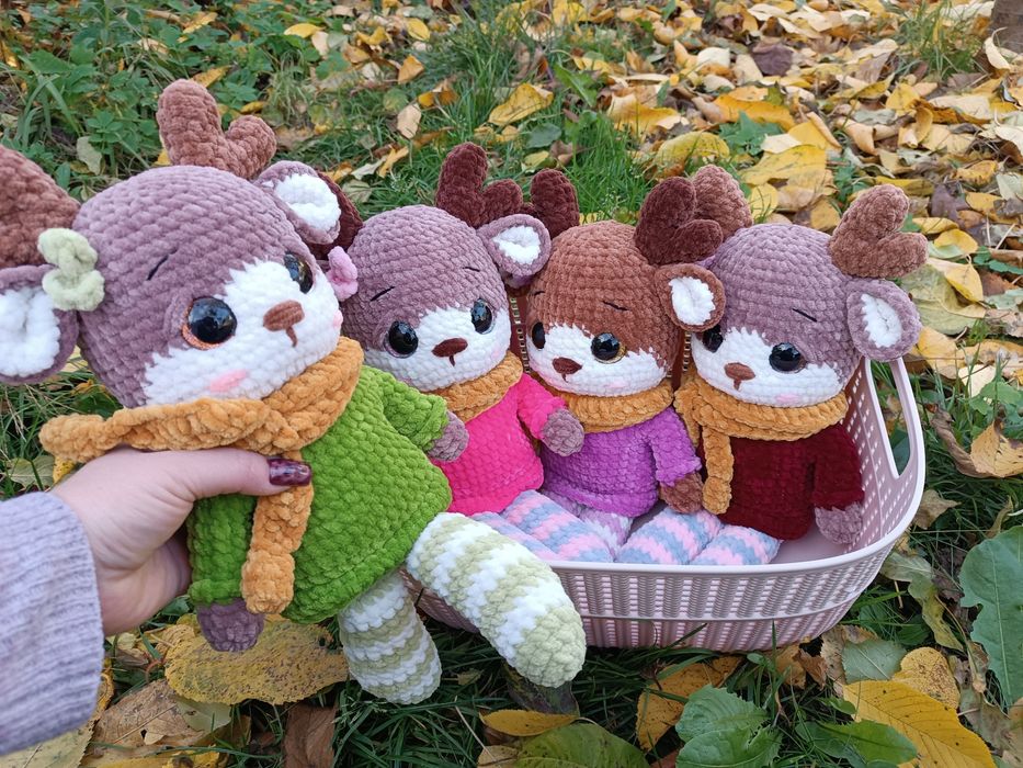 В'язана м'яка іграшка оленятко, подарунок на Різдво