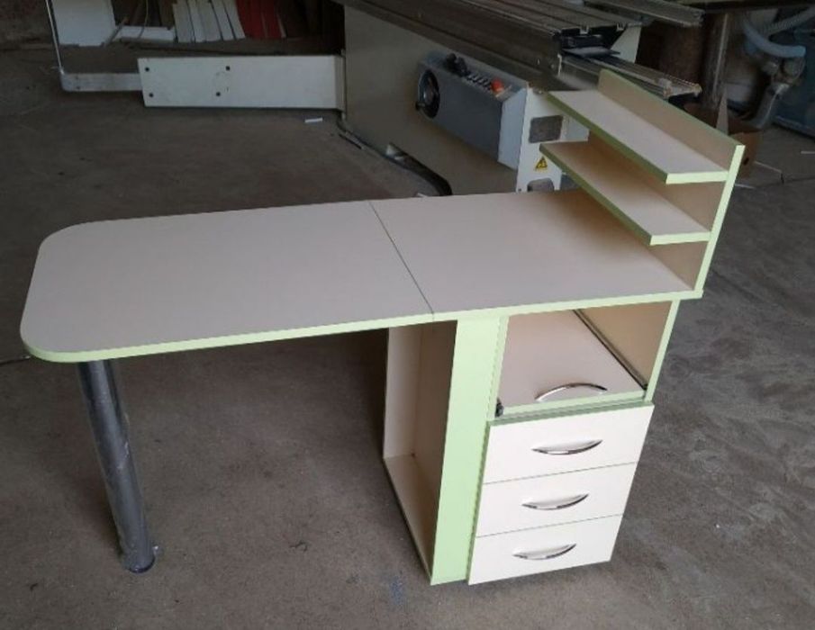 Стол маникюрный стол для маникюра.