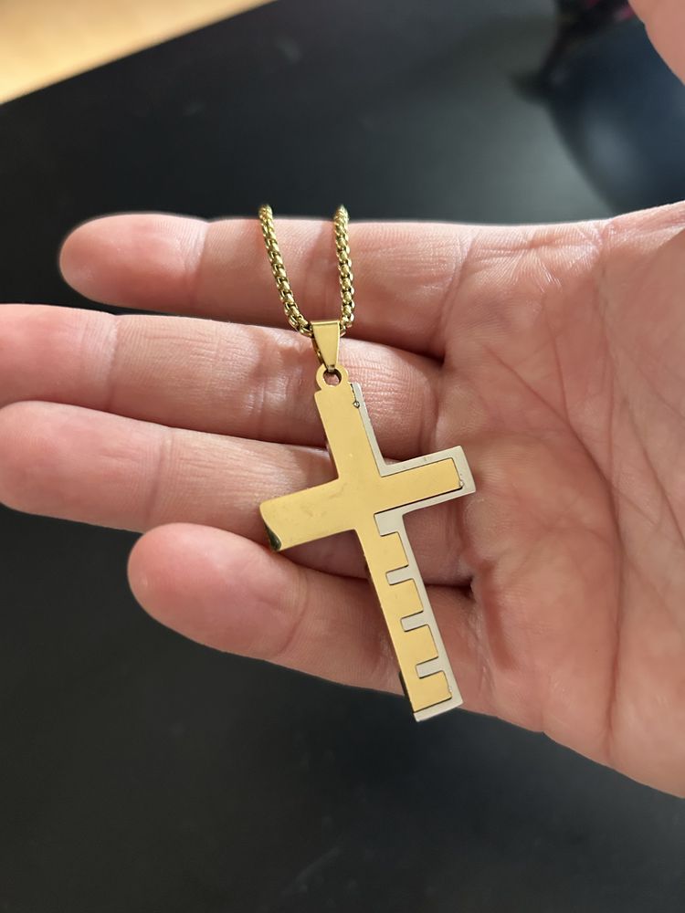 Łańcuszek z przepieknym krzyżykiem złoty Nowy