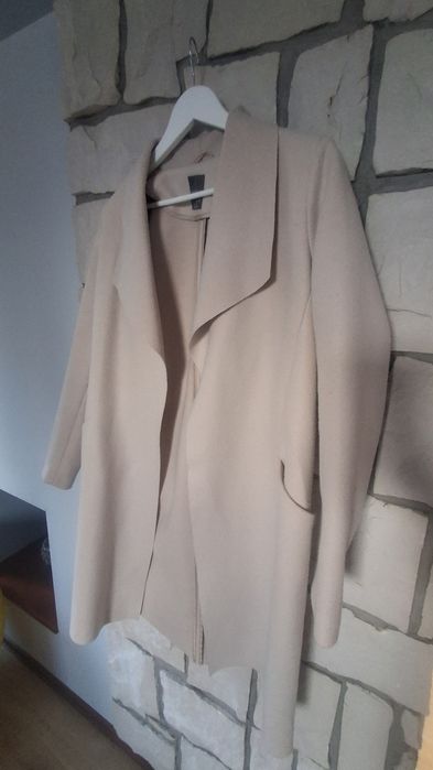 Płaszcz damski beżowy