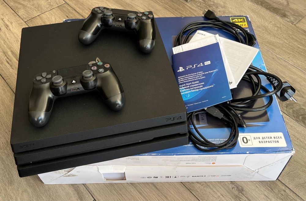 Консоль Sony PlayStation 4 PRO 2Tb (CUH-7108B) 2 геймпада.