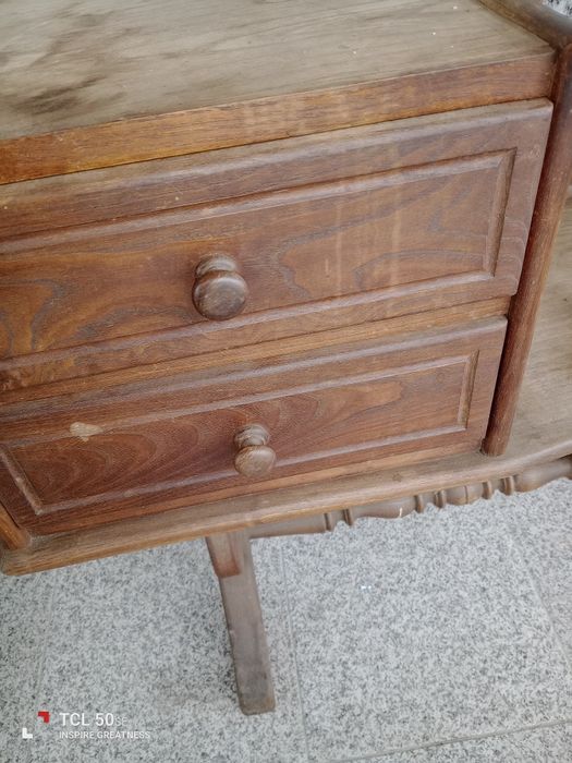 Banco de entrada vintage a precisar de restauro.