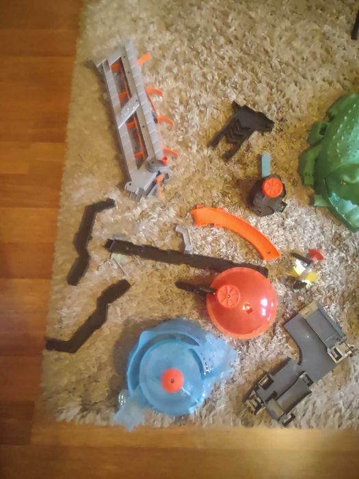 Трек Хот Вилс Взрыв цветов Водонапорная башня Hot Wheels