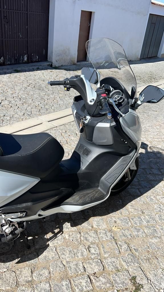 Scooter SYM GT125i como nova