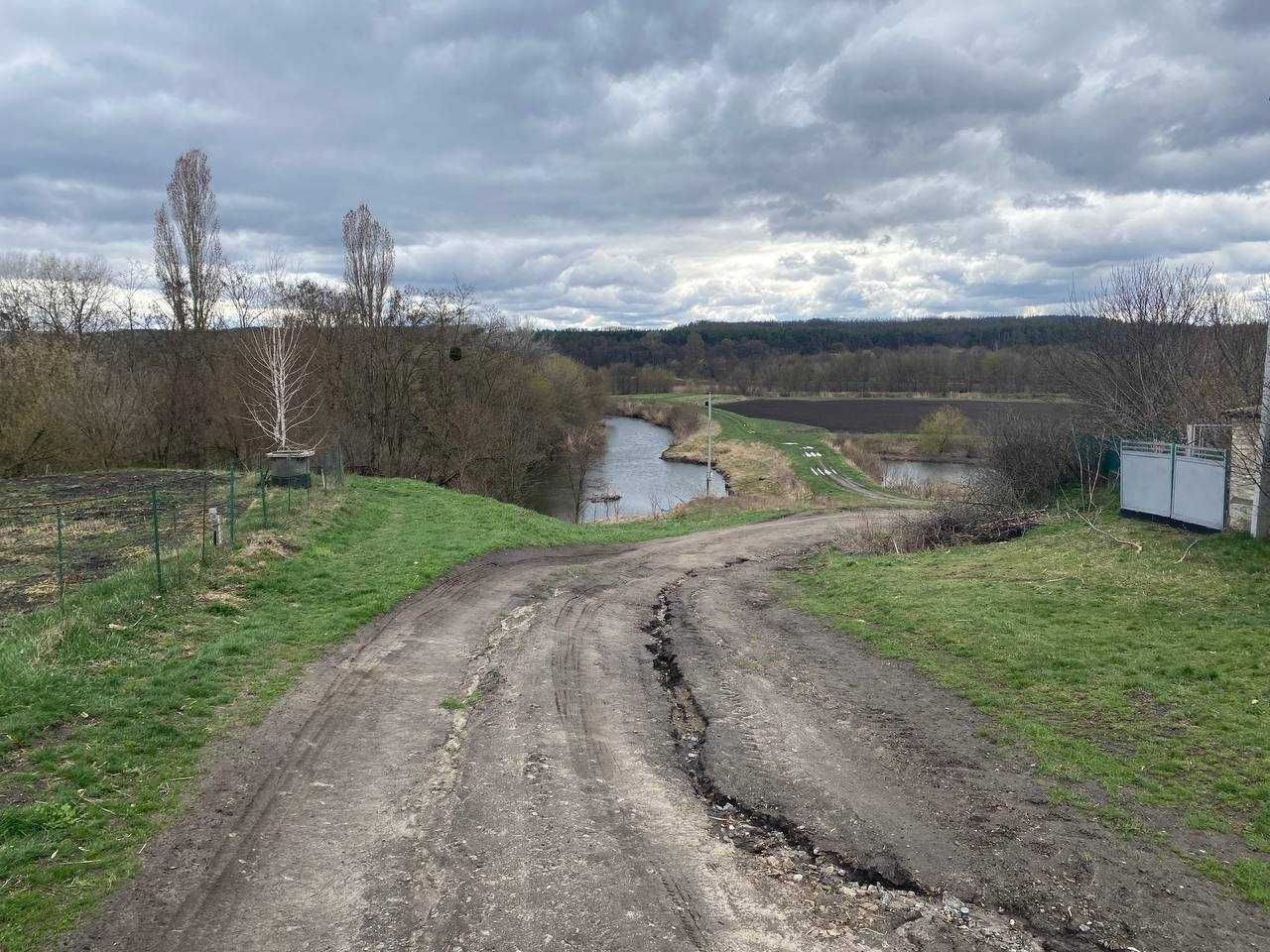 Земельна ділянка з будинком