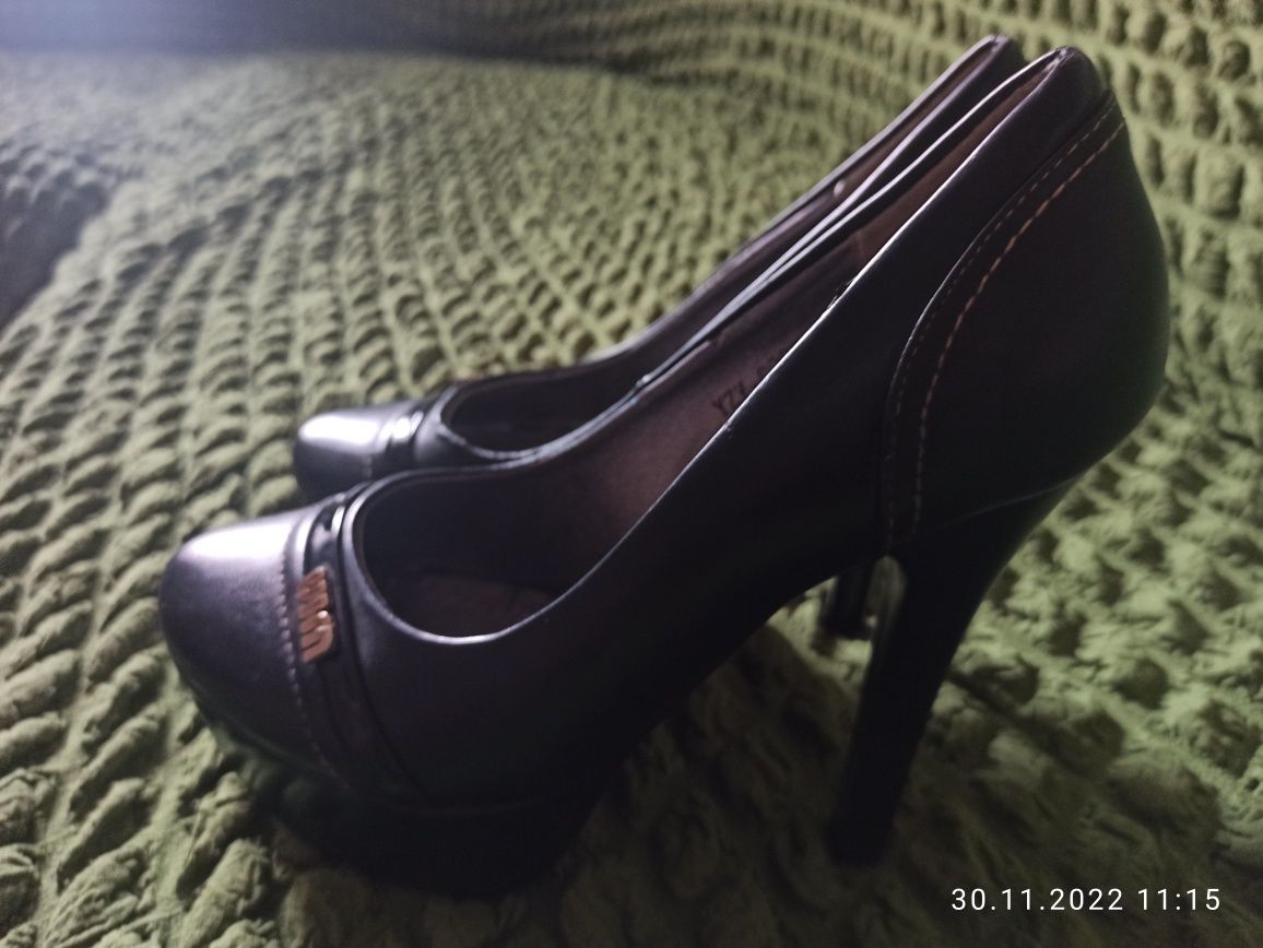 Продам жіночі туфлі 35-го розміру