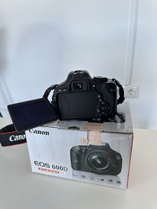 Продам фотоапарат  Canon 600d+обʼєктив 18-55