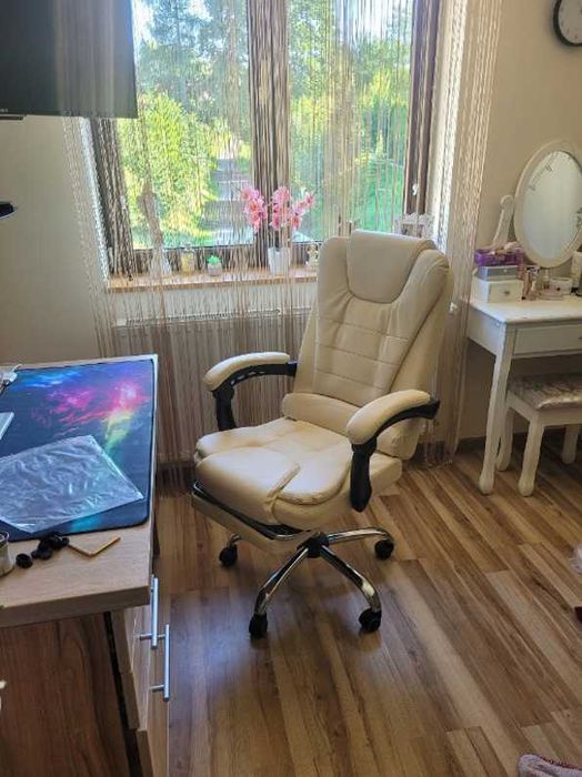 Польське офісне крісло