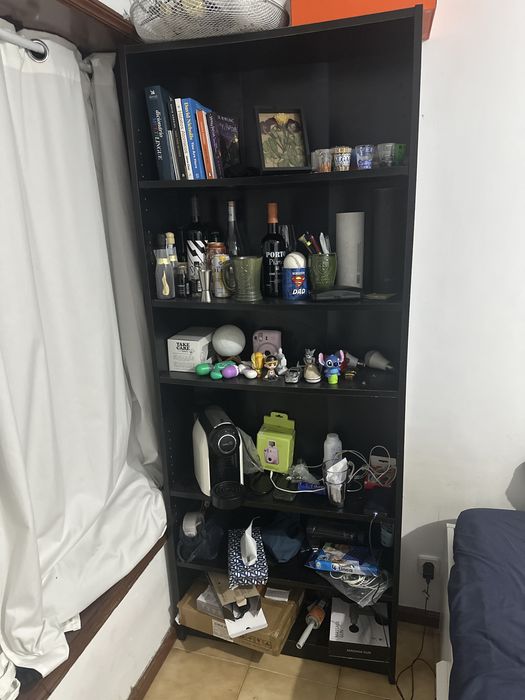 Estante preta + Secretaria e movel preto