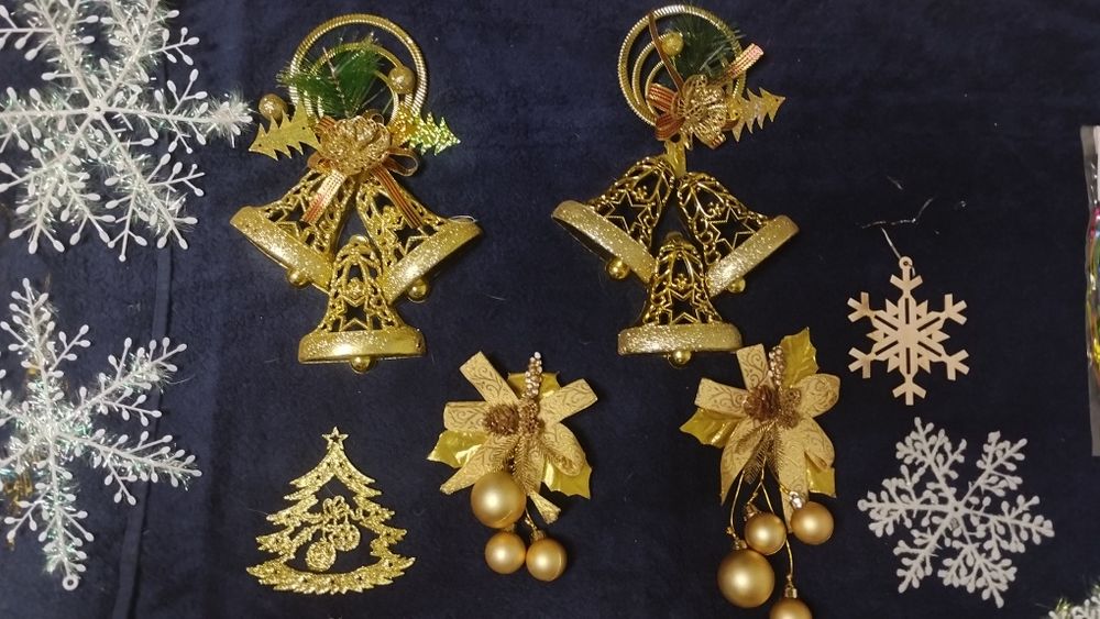 Снежинки шары с пенопласта декор новогодний колокольчики