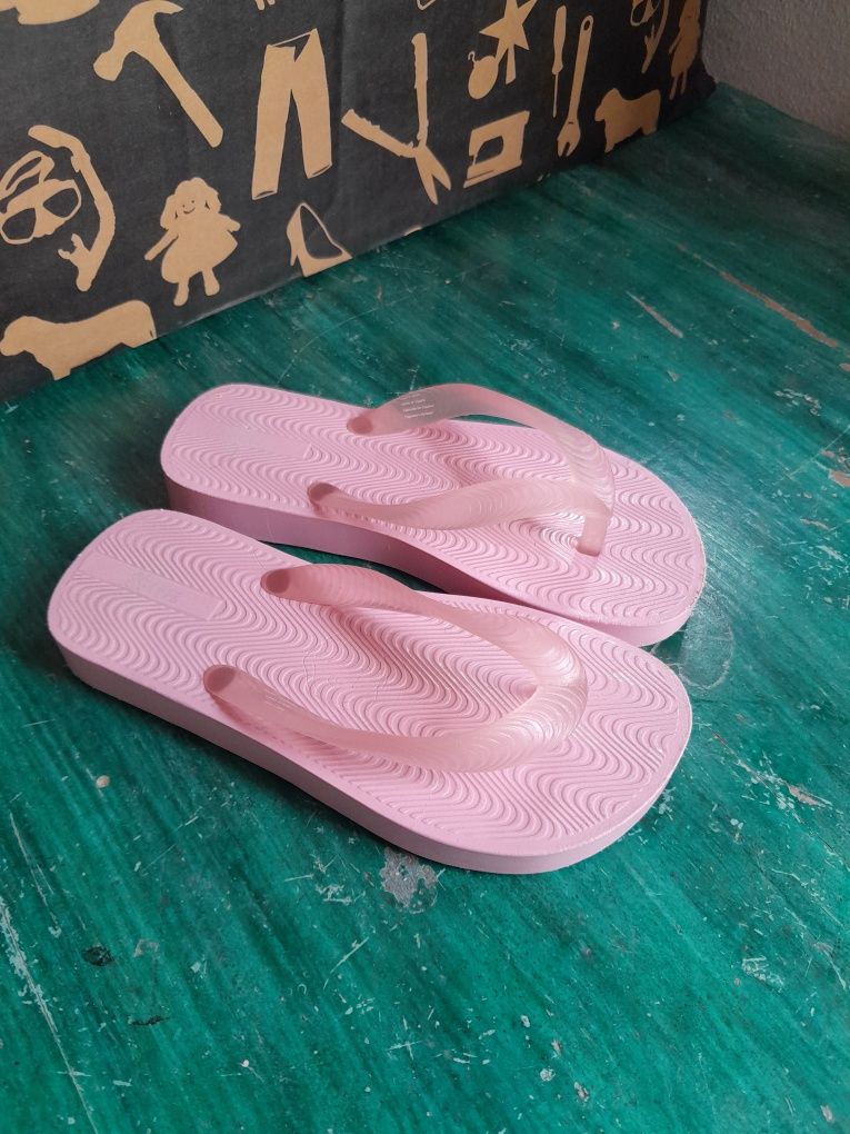 Chinelos de criança  numero 26. Da Pre Natal.