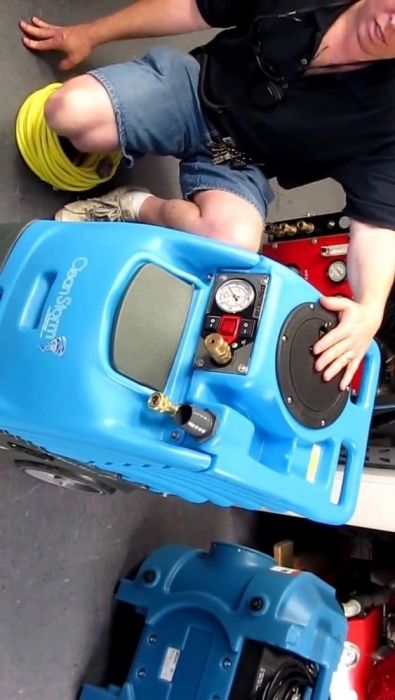 Професійна хімчистка м'яких меблів та килимів! Кращі ціни в Одесі !