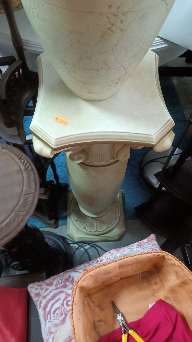 Candeeiro estilo antigo com coluna
