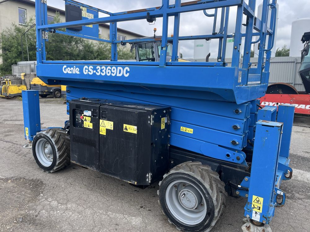 Podnośnik nożycowy Genie GS 3369 DC jlg