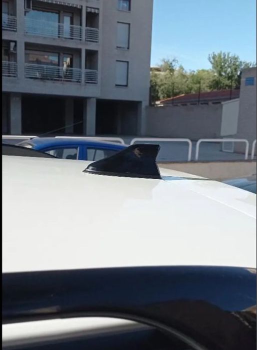 Автомобільна антена акулий плавник