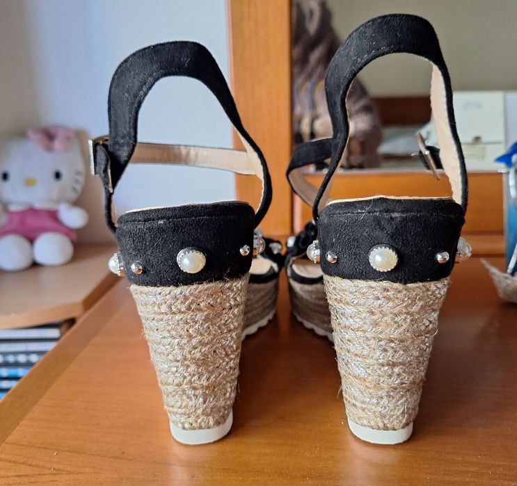 Sandálias Pretas com Pérolas T: 40 Mulanka