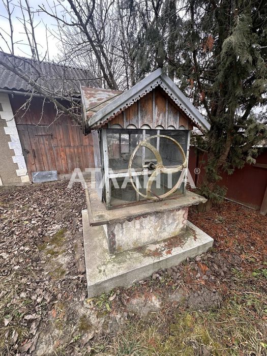 Будинок з комунікаціями, центр села, 60 м2, + господарство