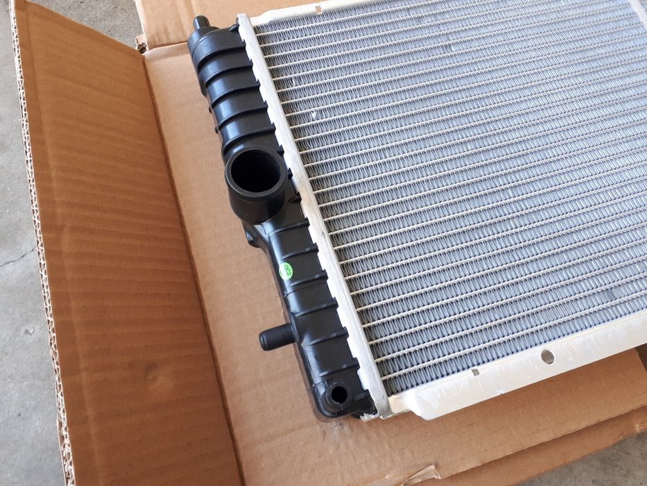 Radiadores novos de refrigeração do motor Opel Corsa-A 1.5 D e 1.5 TD