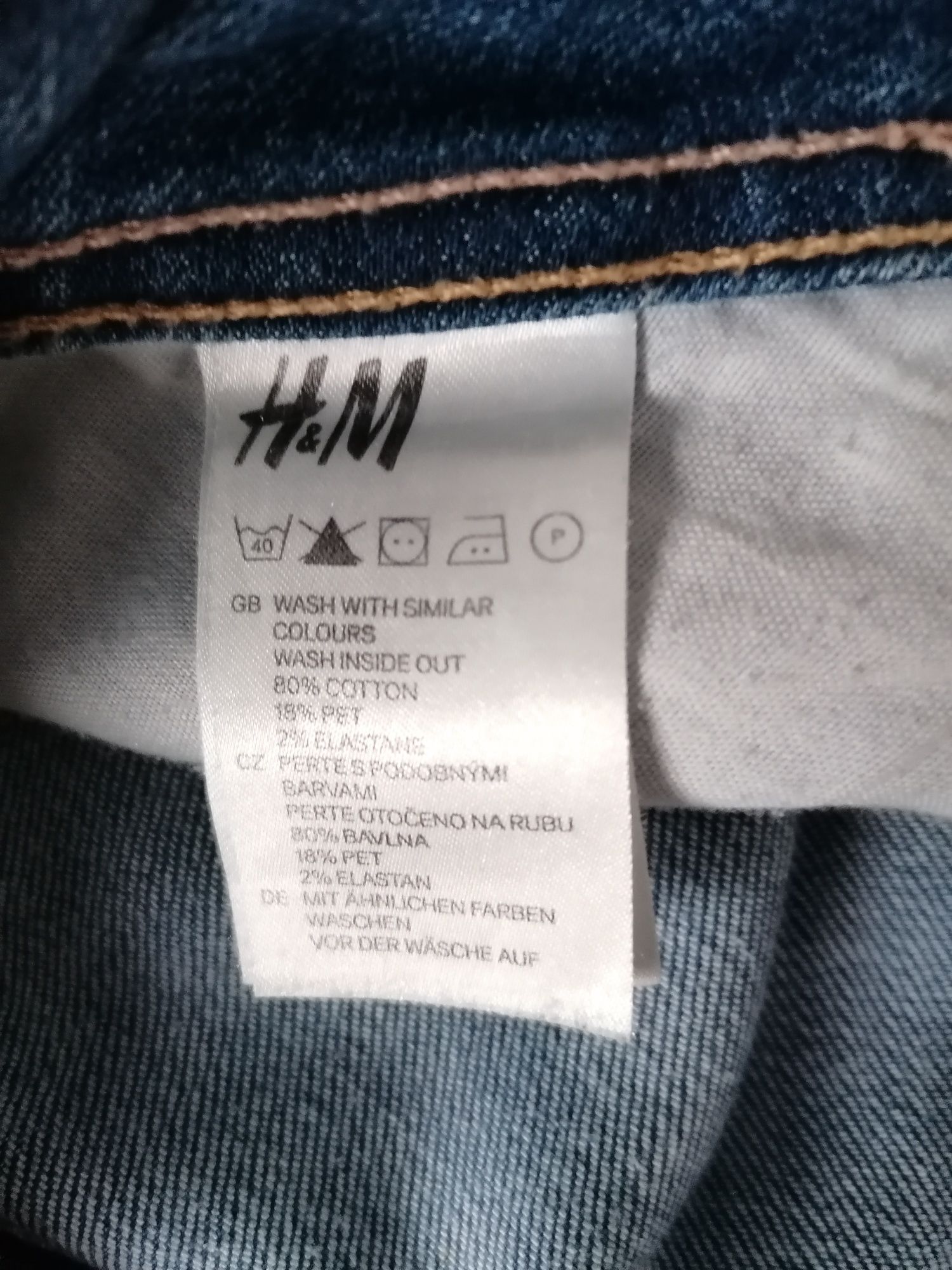 Jeansowe spodnie firmy H&M