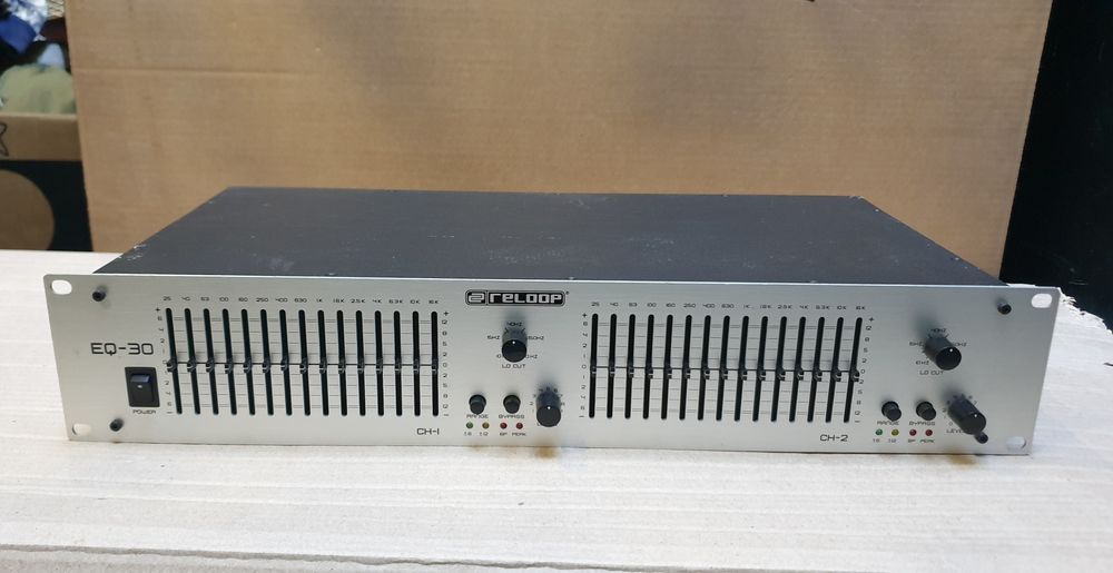 Reloop EQ-30 15-ти смуговий еквалайзер.
