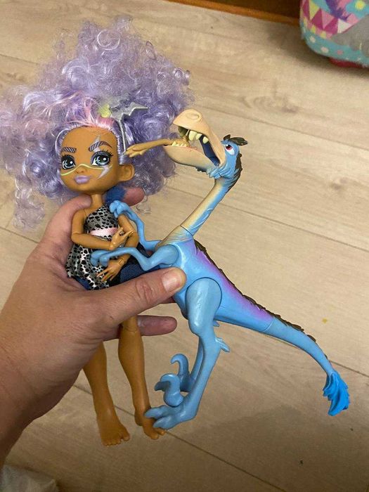 Продам набор кукла и динозавр