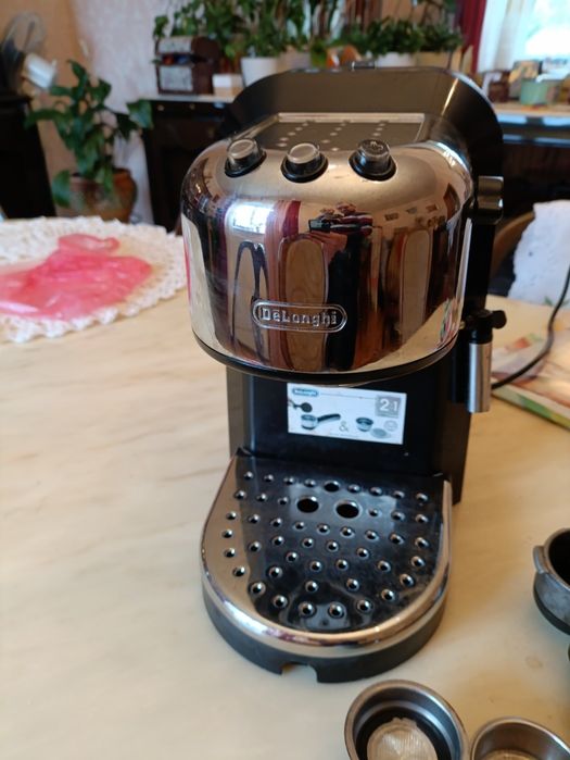Кавоварка ріжкова delonghi