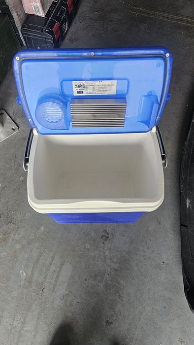 Lodowka 12v samochodowa turystyczna