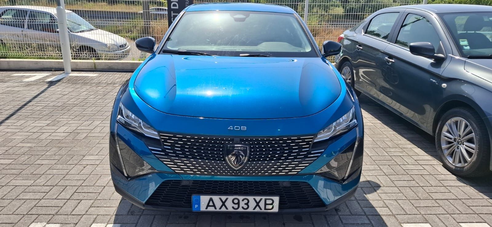 Peugeot 408 hybrid plug in 225cv