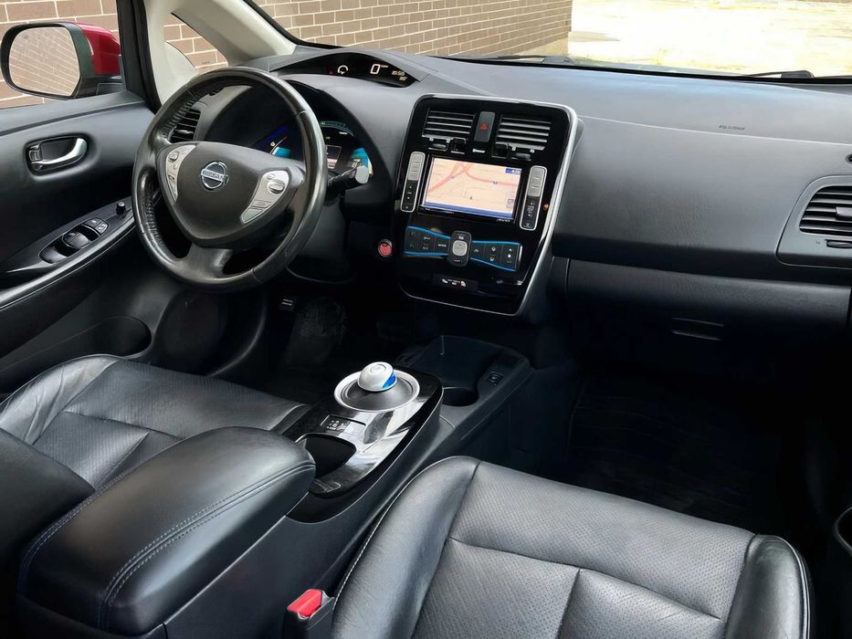 Nissan LEAF SL      2015