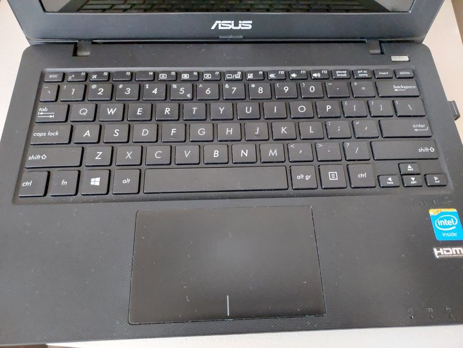 Laptop Asus X200M 11,6", Win 10, dysk SSD, stan bardzo dobry!