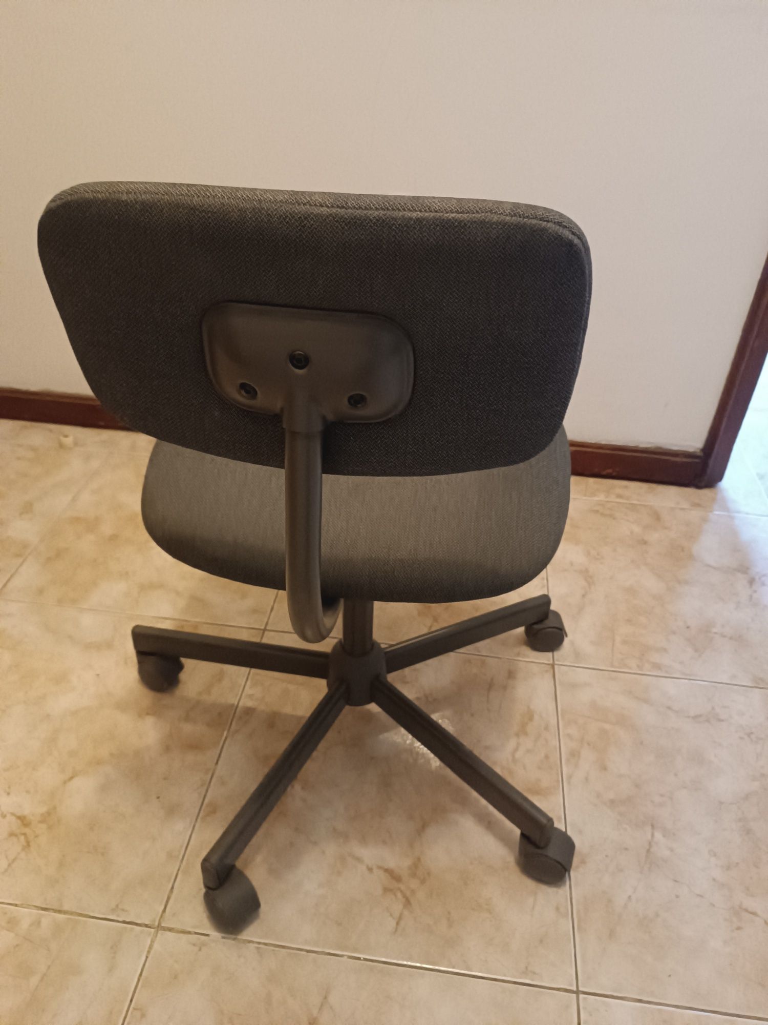 Cadeira de Escritório cinzenta