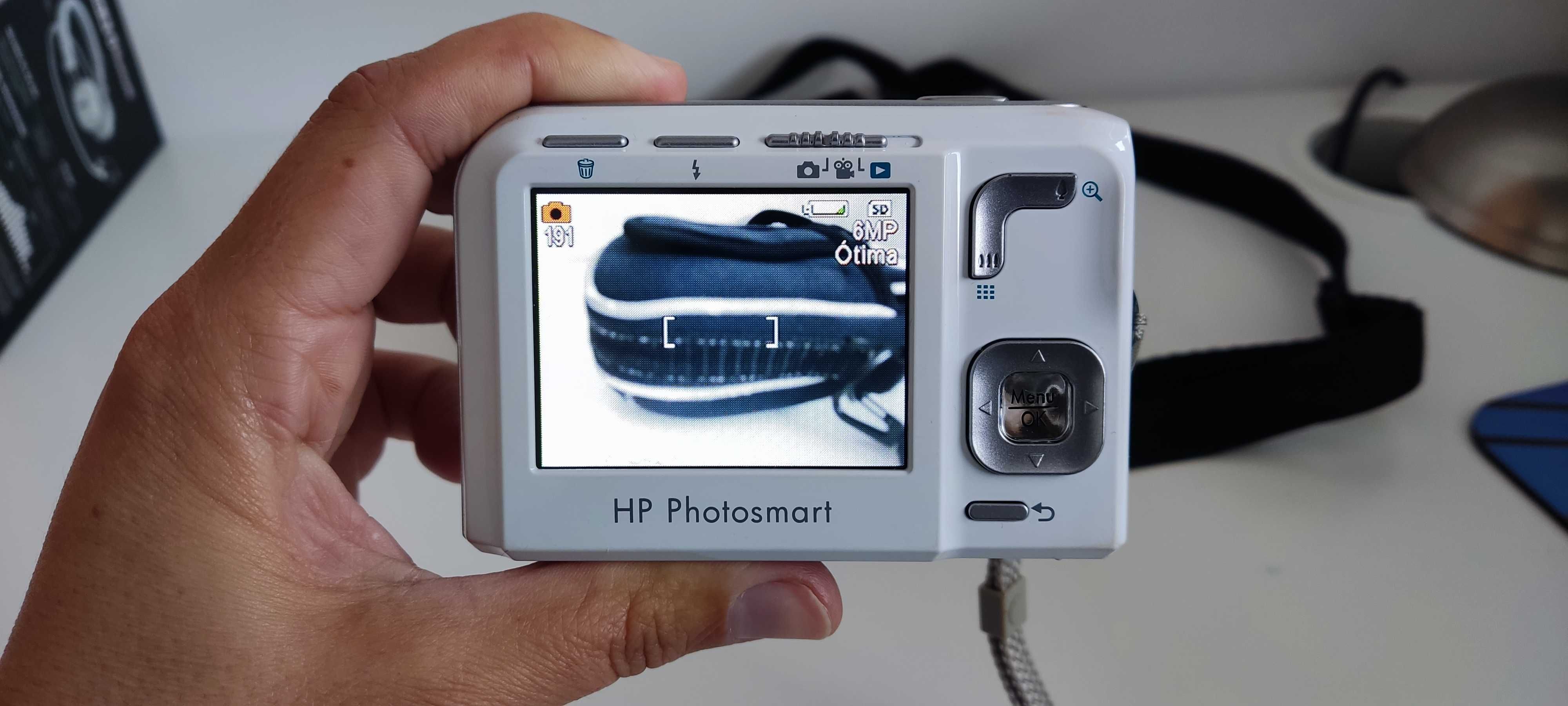 Máquina fotográfica HP, bolsa e cartão memória