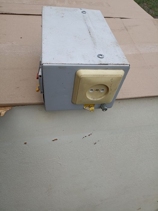 Ящик с понижающим трансформатором 220/36