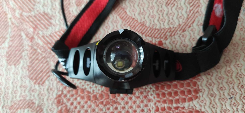 Фонарь налобный Police TK37-B CREE Q5 + ZOOM