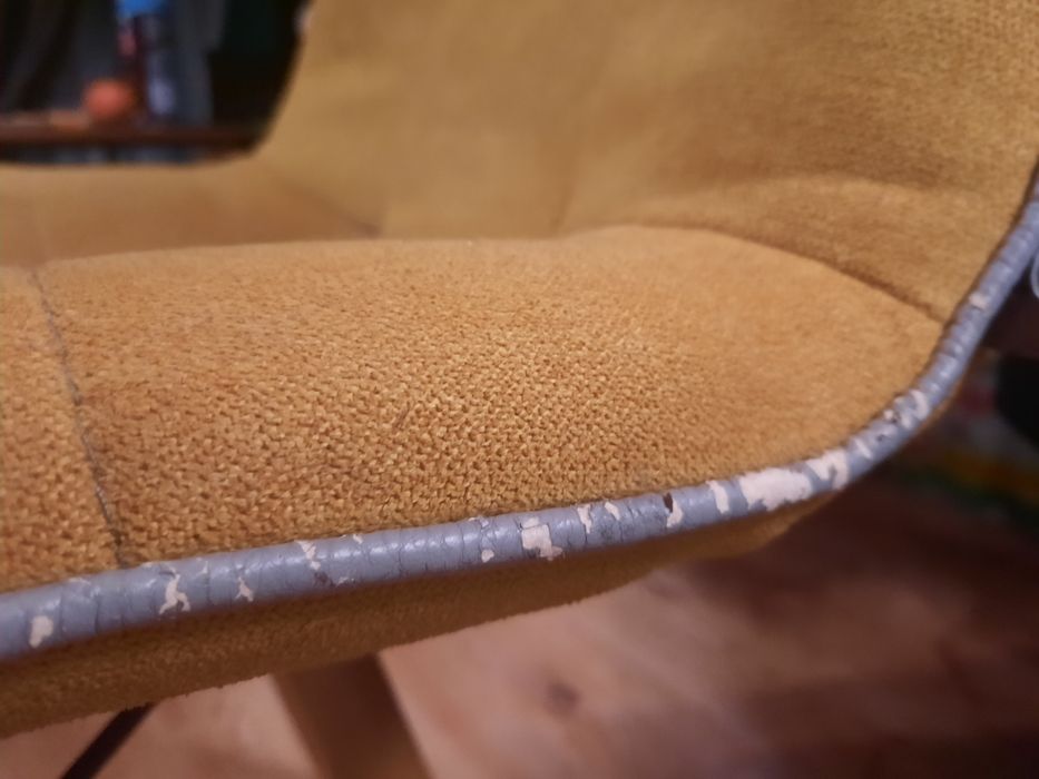 Sprzedam 2 krzesła miodowe stan dobry, do negocjacji